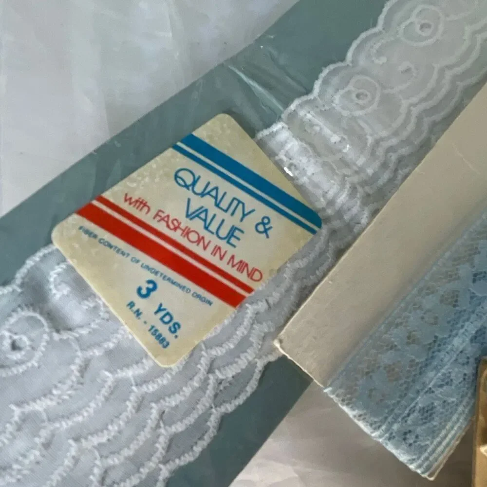 One lot vintage of sewing trimmings lace eyelet zig zag
